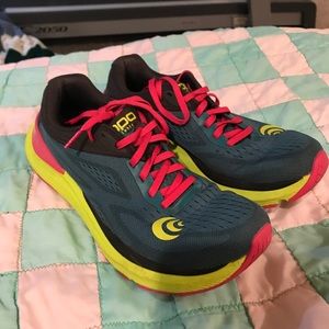 Topo Athletic Ultrafly 3 size 7